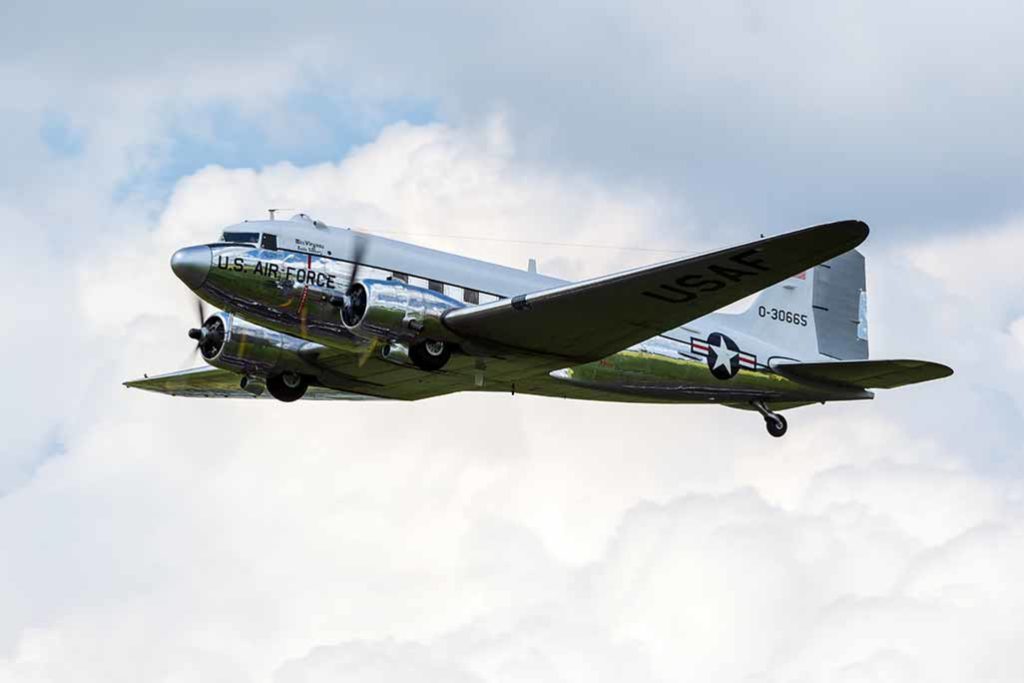 Пассажирский самолёт Douglas DC-3